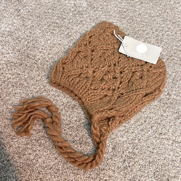 NWT Blueberry Hill Small 12-24m Hand-knit Bonnet - Picture 1 of 2